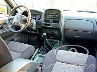 2009 Nissan NP300 Pictures