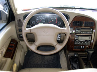 2000 Nissan Pathfinder Pictures