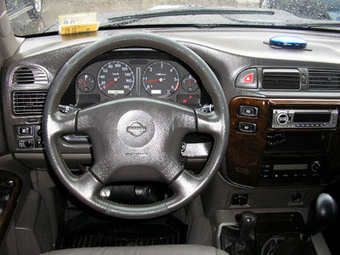 1999 Nissan Patrol Pics