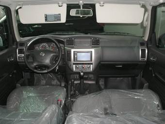 2011 Nissan Patrol Pictures