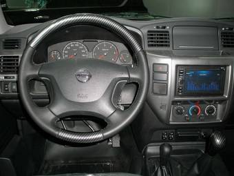 2011 Nissan Patrol Pics