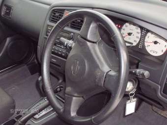 1998 Nissan Primera Photos