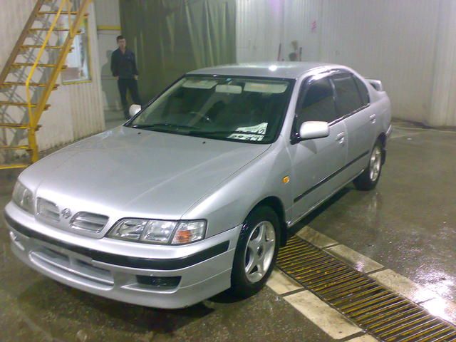 Nissan Primera. 1999 Nissan Primera - Test