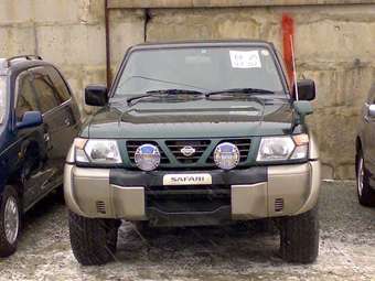 2000 Nissan Safari Photos