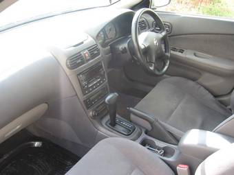 2003 Nissan Sunny Pictures