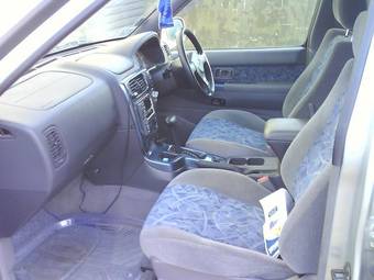 2002 Nissan Terrano Images