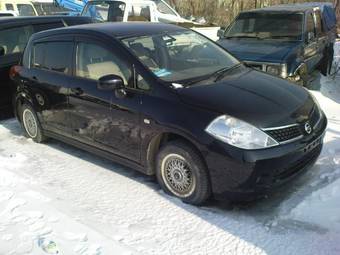 2003 Nissan Tiida Pictures