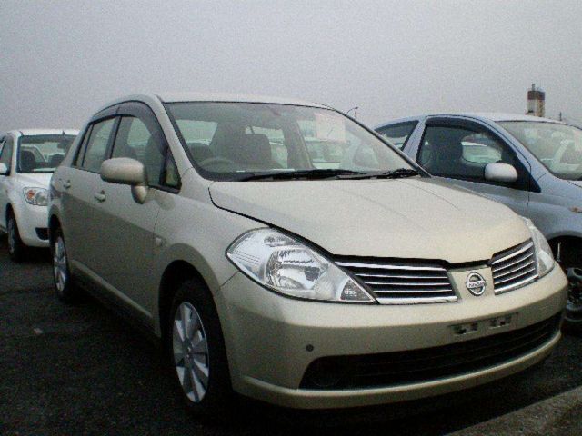 2005 Nissan tiida latio review #7