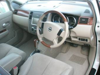 2005 Nissan Tiida Latio Photos