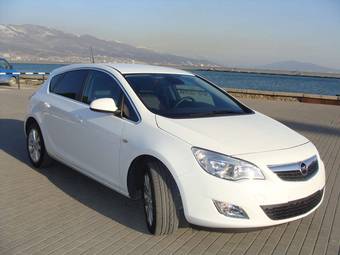 2010 Opel Astra Photos