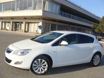 2010 Opel Astra Pictures