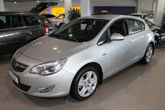 2011 Opel Astra Pictures