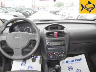 2004 Opel Corsa Pictures