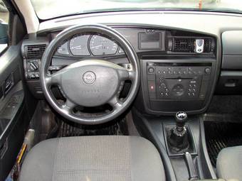 2000 Opel Omega Images