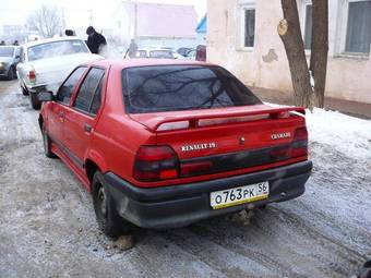 1990 Renault 19 Photos