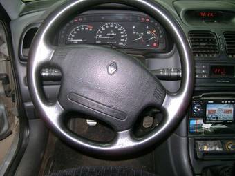 1995 Renault Laguna Photos