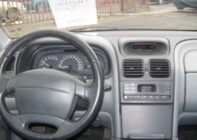 renault_laguna_3244728_4_orig.jpg