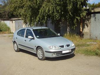 1999 Renault Megane Photos
