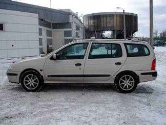 2001 Renault Megane Photos