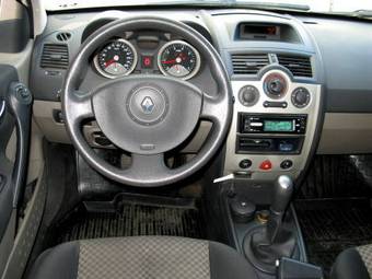 2003 Renault Megane Pictures