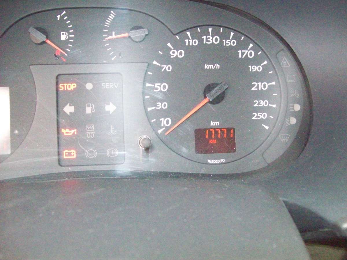 Renault Clio Red Light Flashing