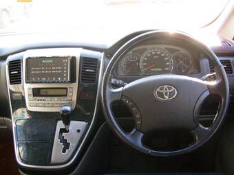 2002 Toyota Alphard Photos