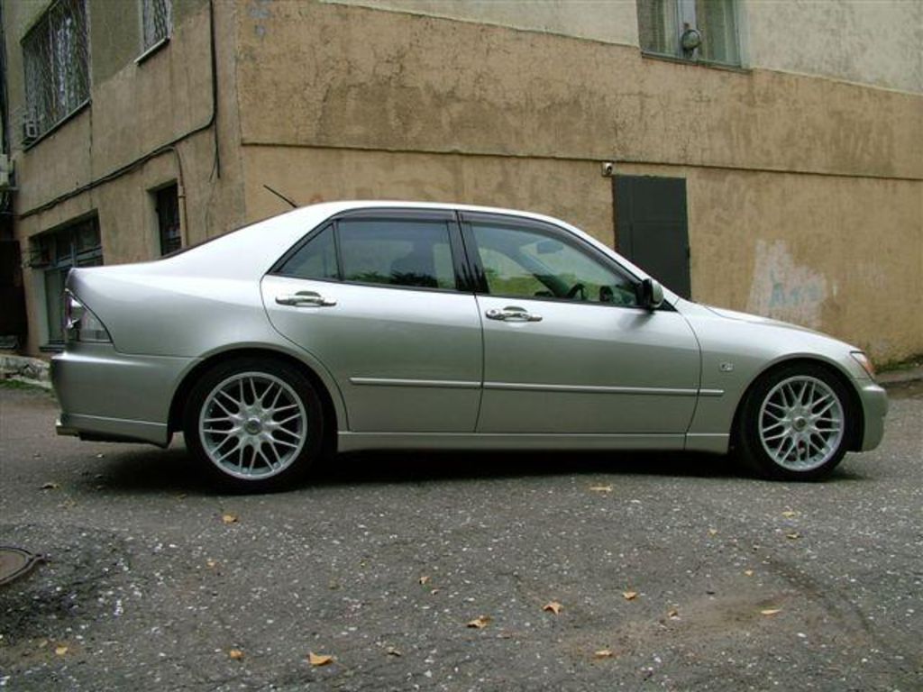 2000 Toyota Altezza