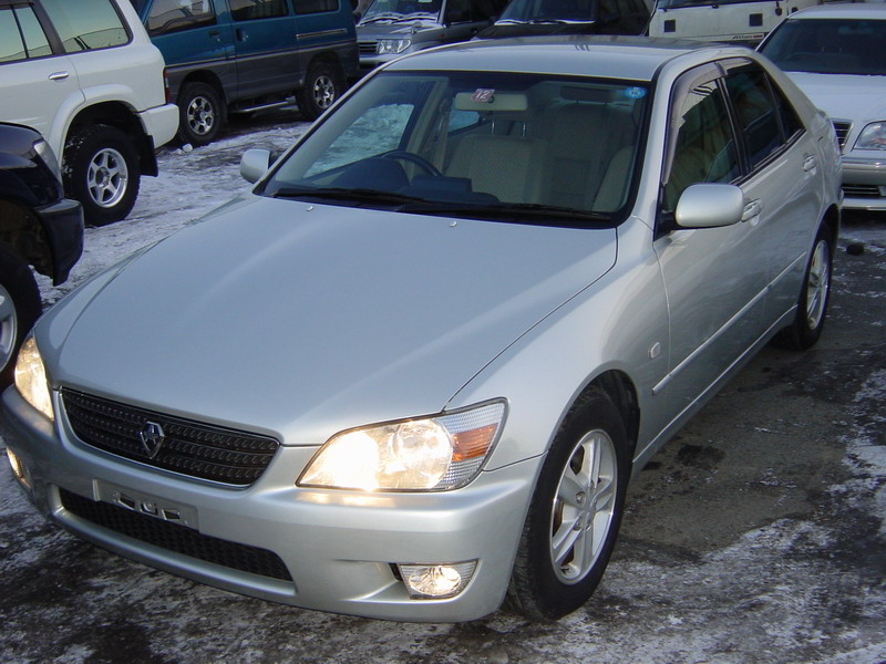 2001 Toyota Altezza Images