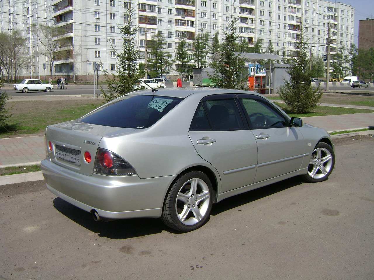 Used toyota altezza 2004 model for sale in japan
