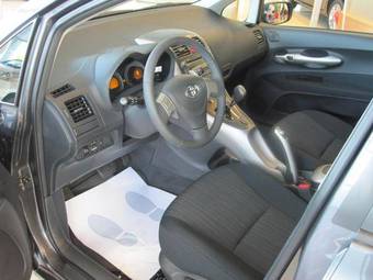 2009 Toyota Auris Images