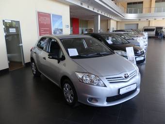 2012 Toyota Auris Pictures