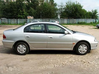 2000 Toyota Avensis Pictures