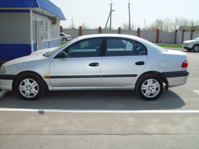 2002 Toyota Avensis