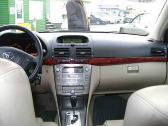 2004 Toyota Avensis Pics