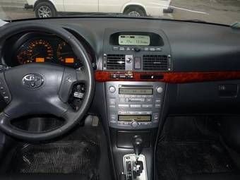 2004 Toyota Avensis Pictures