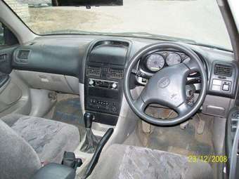 1998 Toyota Avensis Wagon Photos