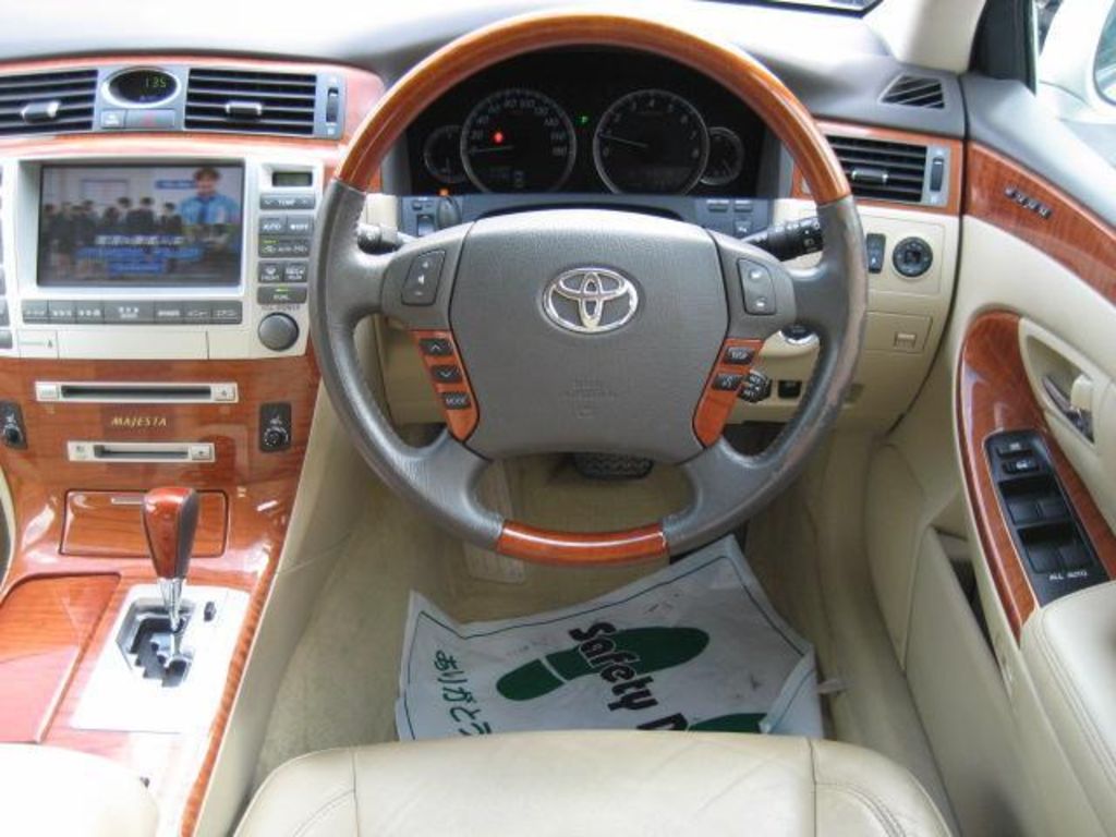 2004 Toyota Crown Majesta