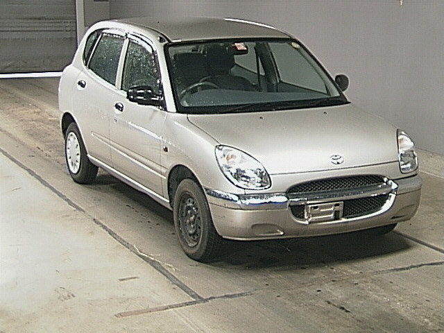 2001 Toyota Duet Photos