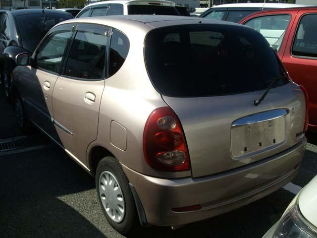 2004 Toyota Duet