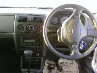 2004 Toyota Duet Pics