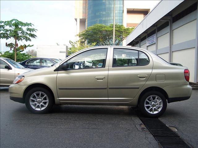 2001 Toyota Echo Pictures