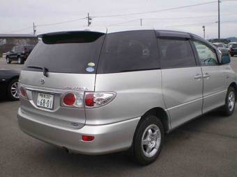 2004 Toyota Estima Pictures