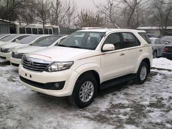 2012 Toyota Fortuner Pictures