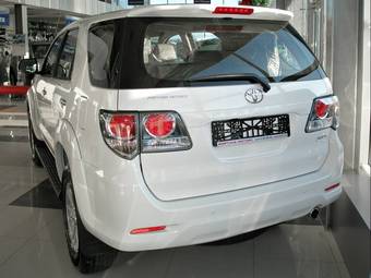 2012 Toyota Fortuner Photos