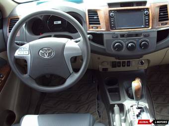 2012 Toyota Fortuner Images