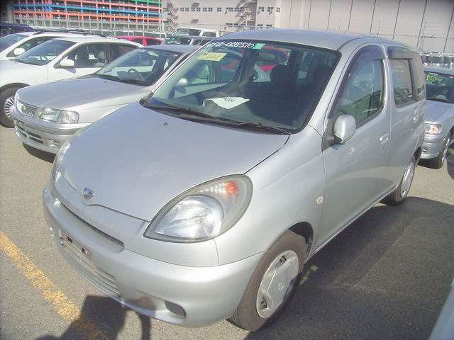 2000 Toyota Funcargo Pictures