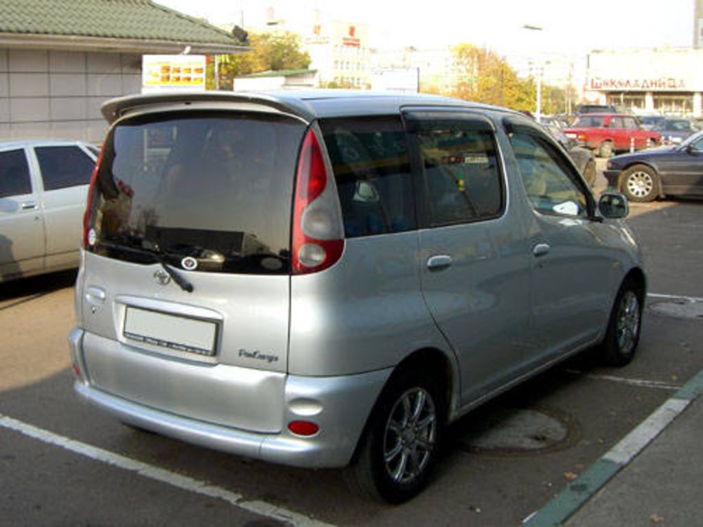 toyota funcargo 
