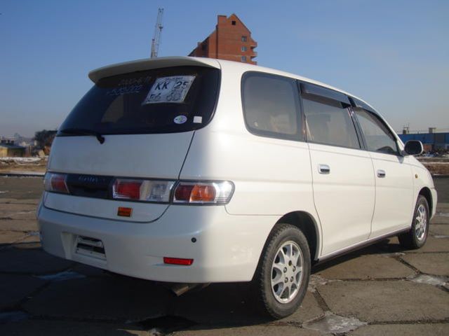 2000 Toyota GAIA