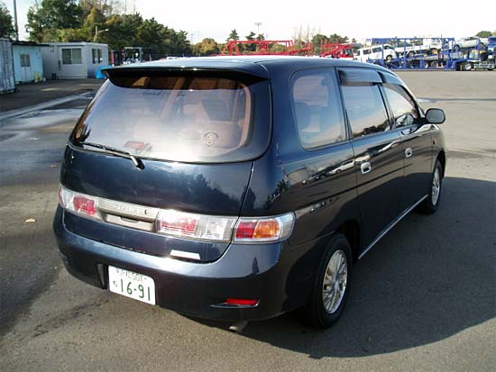 2000 Toyota Gaia Pics