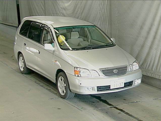 2001 Toyota Gaia Pictures